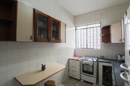 Casa à venda com 225m², 4 quartos e 6 vagas Casa à venda com 225m², 4 quartos e 6 vagasCozinha