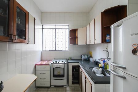Casa à venda com 225m², 4 quartos e 6 vagas Casa à venda com 225m², 4 quartos e 6 vagasCozinha