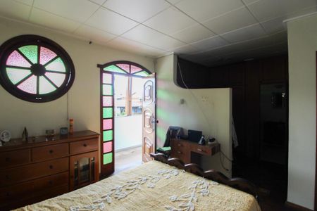 Casa à venda com 225m², 4 quartos e 6 vagas Casa à venda com 225m², 4 quartos e 6 vagasSuíte