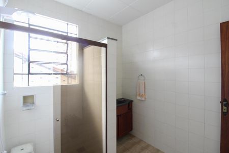 Casa à venda com 225m², 4 quartos e 6 vagas Casa à venda com 225m², 4 quartos e 6 vagasBanheiro Social