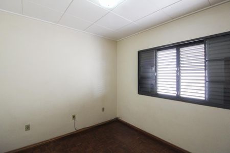 Casa à venda com 225m², 4 quartos e 6 vagas Casa à venda com 225m², 4 quartos e 6 vagasQuarto 2