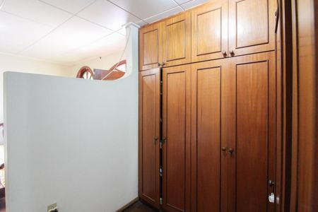 Casa à venda com 225m², 4 quartos e 6 vagas Casa à venda com 225m², 4 quartos e 6 vagasCloset da suíte