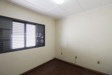 Casa à venda com 225m², 4 quartos e 6 vagas Casa à venda com 225m², 4 quartos e 6 vagasQuarto 1