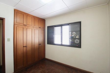 Casa à venda com 225m², 4 quartos e 6 vagas Casa à venda com 225m², 4 quartos e 6 vagasQuarto 1