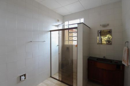 Casa à venda com 225m², 4 quartos e 6 vagas Casa à venda com 225m², 4 quartos e 6 vagasBanheiro Social