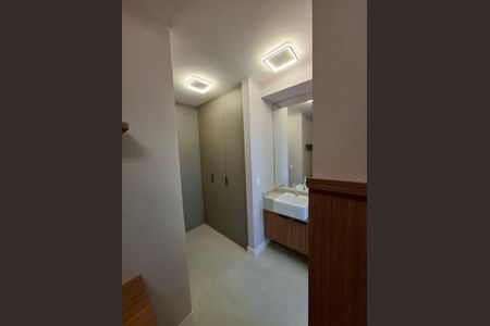 Banheiro de kitnet/studio para alugar com 1 quarto, 41m² em Centro, Campinas