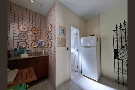 Casa à venda com 650m², 5 quartos e 3 vagas Casa à venda com 650m², 5 quartos e 3 vagasCozinha 2