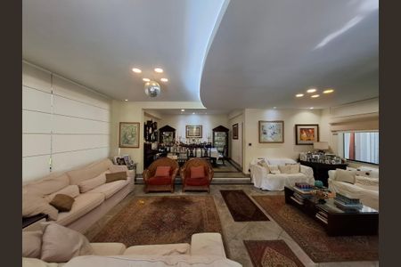 Casa à venda com 650m², 5 quartos e 3 vagas Casa à venda com 650m², 5 quartos e 3 vagasSala