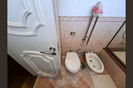 Casa à venda com 650m², 5 quartos e 3 vagas Casa à venda com 650m², 5 quartos e 3 vagasBanheiro da suíte 1