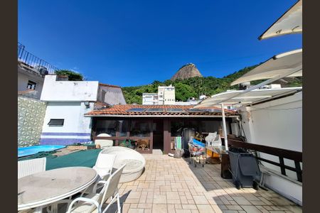 Casa à venda com 650m², 5 quartos e 3 vagas Casa à venda com 650m², 5 quartos e 3 vagasÁrea externa