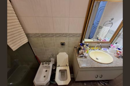 Casa à venda com 650m², 5 quartos e 3 vagas Casa à venda com 650m², 5 quartos e 3 vagasBanheiro 2