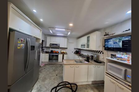 Casa à venda com 650m², 5 quartos e 3 vagas Casa à venda com 650m², 5 quartos e 3 vagasCozinha