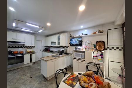 Casa à venda com 650m², 5 quartos e 3 vagas Casa à venda com 650m², 5 quartos e 3 vagasCozinha