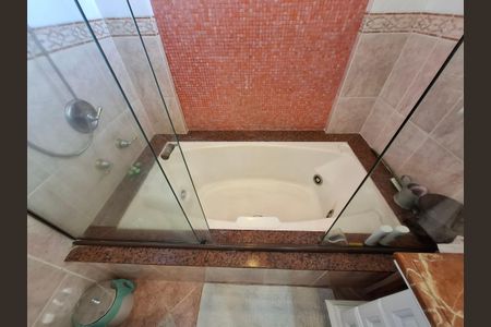 Casa à venda com 650m², 5 quartos e 3 vagas Casa à venda com 650m², 5 quartos e 3 vagasBanheiro da suíte 1