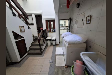 Casa à venda com 650m², 5 quartos e 3 vagas Casa à venda com 650m², 5 quartos e 3 vagasÁrea de serviço