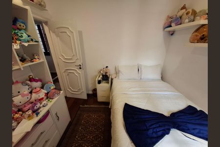 Casa à venda com 650m², 5 quartos e 3 vagas Casa à venda com 650m², 5 quartos e 3 vagasQuarto 2