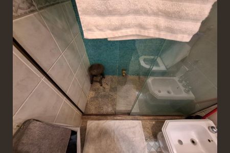 Casa à venda com 650m², 5 quartos e 3 vagas Casa à venda com 650m², 5 quartos e 3 vagasBanheiro 2