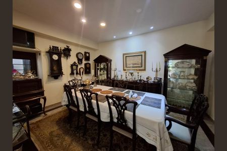 Casa à venda com 650m², 5 quartos e 3 vagasSala