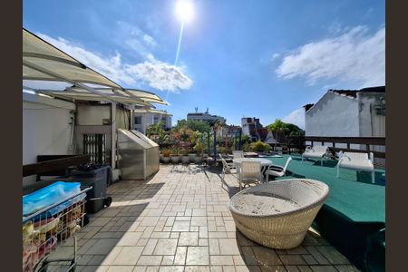 Casa à venda com 650m², 5 quartos e 3 vagas Casa à venda com 650m², 5 quartos e 3 vagasÁrea externa