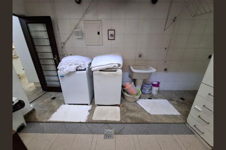 Casa à venda com 650m², 5 quartos e 3 vagas Casa à venda com 650m², 5 quartos e 3 vagasÁrea de serviço