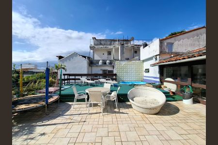 Casa à venda com 650m², 5 quartos e 3 vagas Casa à venda com 650m², 5 quartos e 3 vagasÁrea externa