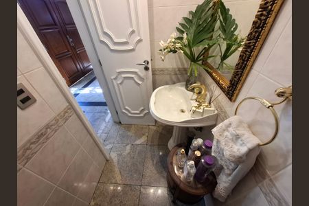 Casa à venda com 650m², 5 quartos e 3 vagas Casa à venda com 650m², 5 quartos e 3 vagasLavabo