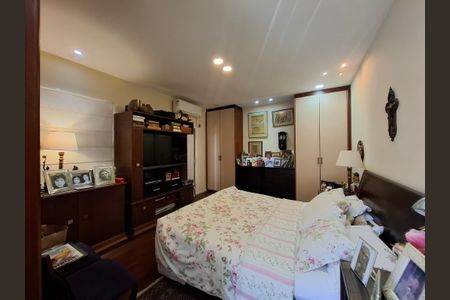 Casa à venda com 650m², 5 quartos e 3 vagas Casa à venda com 650m², 5 quartos e 3 vagasSuíte 1