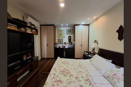 Casa à venda com 650m², 5 quartos e 3 vagasSuíte 1