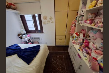 Casa à venda com 650m², 5 quartos e 3 vagas Casa à venda com 650m², 5 quartos e 3 vagasQuarto 2