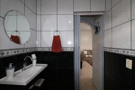 Banheiro de casa à venda com 3 quartos, 400m² em Vila Nogueira, Diadema