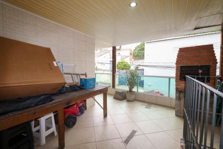 Casa à venda com 400m², 3 quartos e 2 vagas Casa à venda com 400m², 3 quartos e 2 vagasVaranda