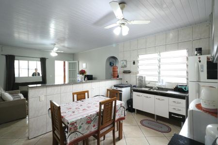 Casa à venda com 400m², 3 quartos e 2 vagas Casa à venda com 400m², 3 quartos e 2 vagasCozinha