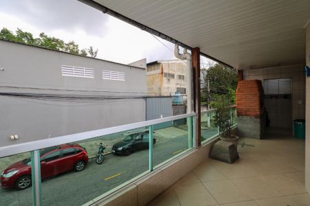 Casa à venda com 400m², 3 quartos e 2 vagas Casa à venda com 400m², 3 quartos e 2 vagasVaranda