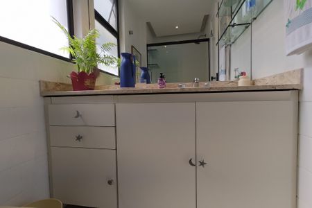 Apartamento à venda com 172m², 2 quartos e 3 vagasBanheiro Suíte 2