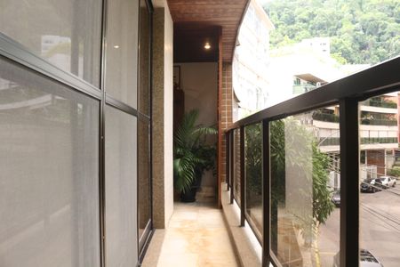 Apartamento à venda com 172m², 2 quartos e 3 vagasVaranda