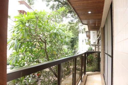 Apartamento à venda com 172m², 2 quartos e 3 vagasVaranda