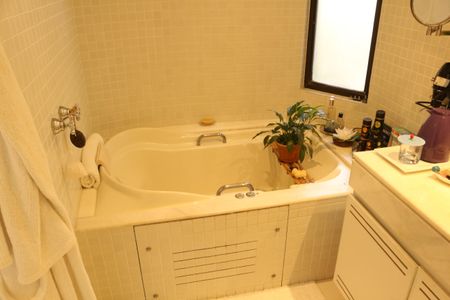 Apartamento à venda com 172m², 2 quartos e 3 vagasBanheiro Suíte 1