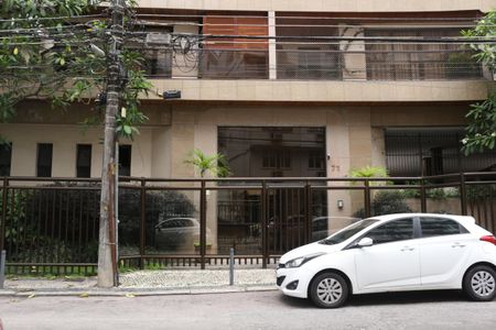 Apartamento à venda com 172m², 2 quartos e 3 vagasFachada e portaria