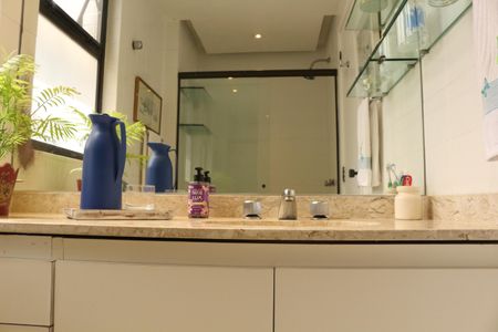 Apartamento à venda com 172m², 2 quartos e 3 vagasBanheiro Suíte 2