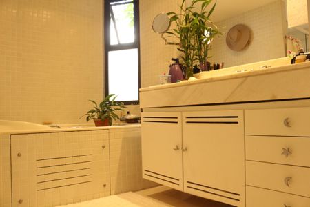 Apartamento à venda com 172m², 2 quartos e 3 vagasBanheiro Suíte 1