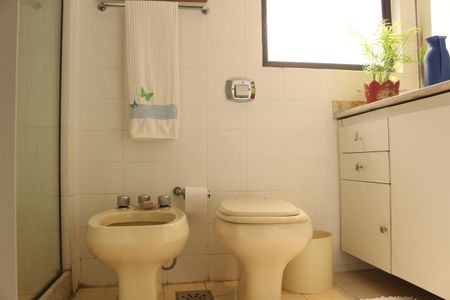 Apartamento à venda com 172m², 2 quartos e 3 vagasBanheiro Suíte 2