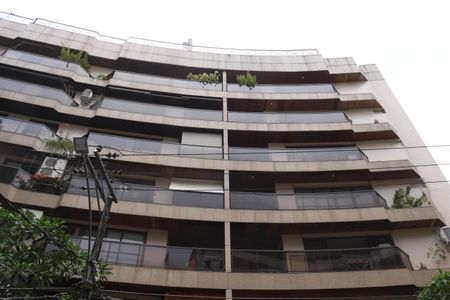 Apartamento à venda com 172m², 2 quartos e 3 vagasFachada e portaria