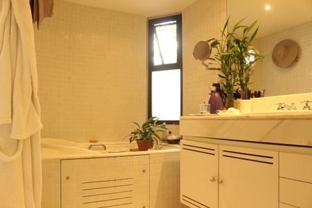 Apartamento à venda com 172m², 2 quartos e 3 vagasBanheiro Suíte 1