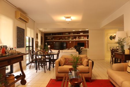 Apartamento à venda com 172m², 2 quartos e 3 vagasSala