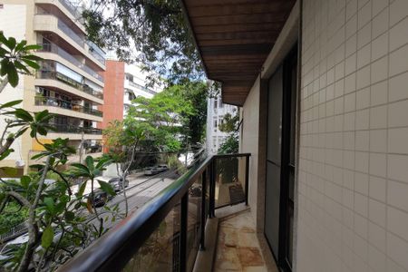 Apartamento à venda com 172m², 2 quartos e 3 vagasVaranda