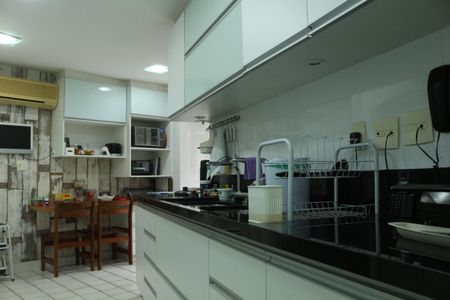 Apartamento à venda com 172m², 2 quartos e 3 vagasCozinha