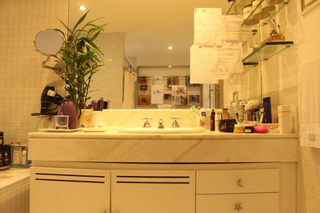 Apartamento à venda com 172m², 2 quartos e 3 vagasBanheiro Suíte 1