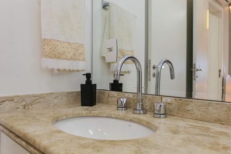 Apartamento à venda com 133m², 4 quartos e 2 vagasBanheiro da Suíte 1