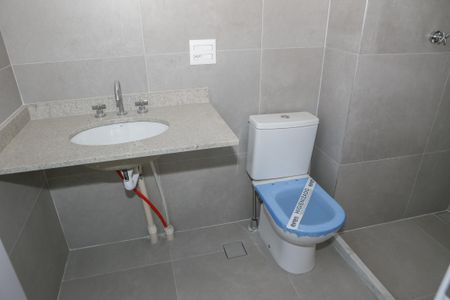 Apartamento à venda com 232m², 3 quartos e 3 vagas Apartamento à venda com 232m², 3 quartos e 3 vagasBanheiro da Suíte 2