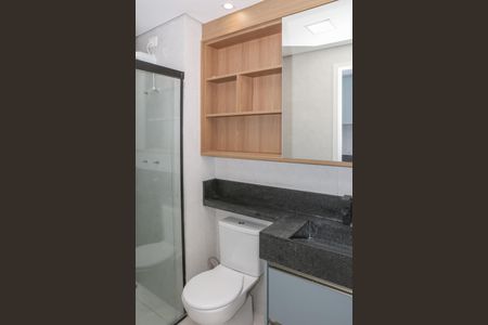 Banheiro de kitnet/studio para alugar com 1 quarto, 30m² em Pompeia, São Paulo